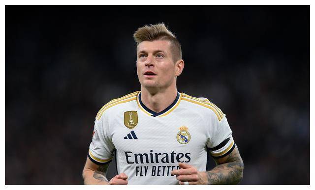 然而,尽管罗纳尔多在西班牙取得了难以置信的进球效率,但佩雷斯却将另