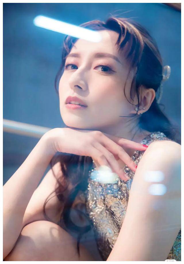 龚嘉欣晒最新社交动态,引关注!别等,这些东西早晚都会出现!