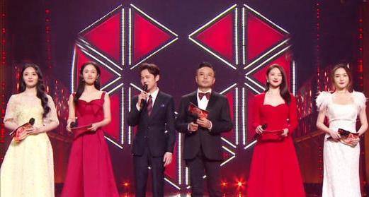 梁田的端庄大气似乎更加符合主持人的定位,她与湖南卫视的一姐谢娜