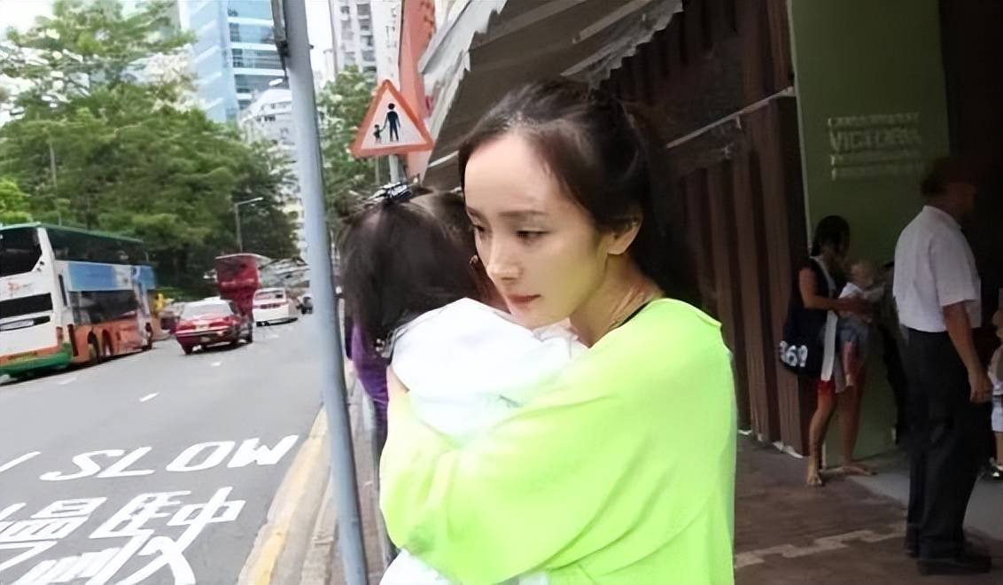 杨幂女儿"小糯米"近照曝光,简直是翻版杨幂!刘恺威父爱满满!