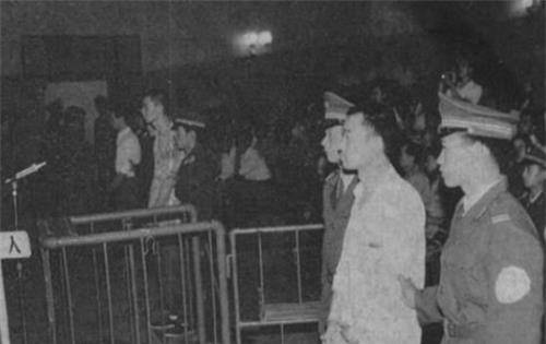 宁夏6人接连遇害,尸体却下落不明,凶手冷笑:他们都在狗肚子里_程鹏