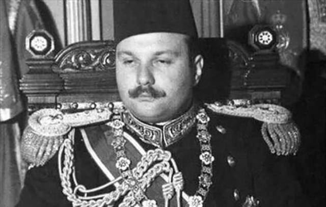 法鲁克一世:16岁继承王位情妇无数,一生荒淫无度,45岁被撑死_苏丹福