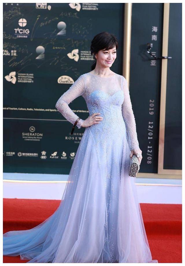 赵雅芝71岁情人节晒图,装嫩为何不可?有资本才能hold住!_魅力_岁月_年