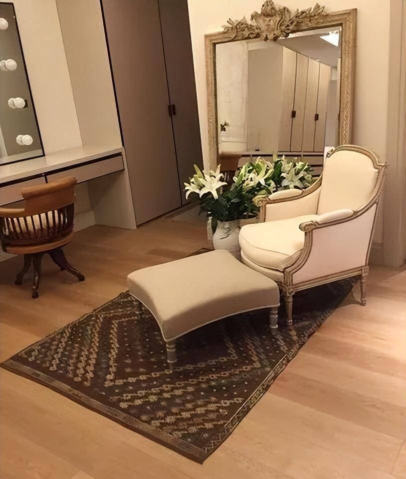 44岁张静初"被联合封杀"十几年,住豪宅,当富婆:封杀我?