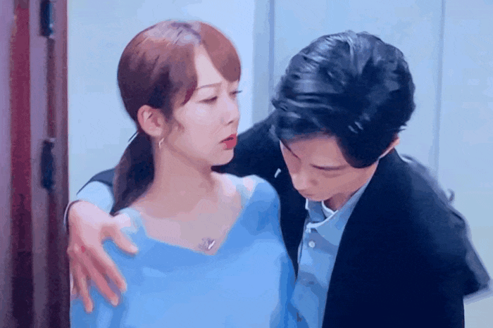 贾玲这一抱,惹得雷佳音"娇羞一笑",令多少男明星汗颜?_减肥_身体_力量