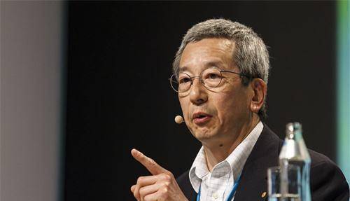 钱永健出生在美国纽约,父亲是名机械工程师,舅舅在麻省理工当工程教授