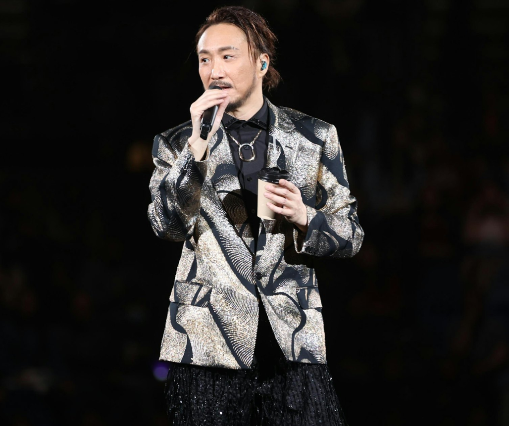 郑中基红馆演唱会压轴夜惊现古天乐,与梁咏琪合唱引爆全场!