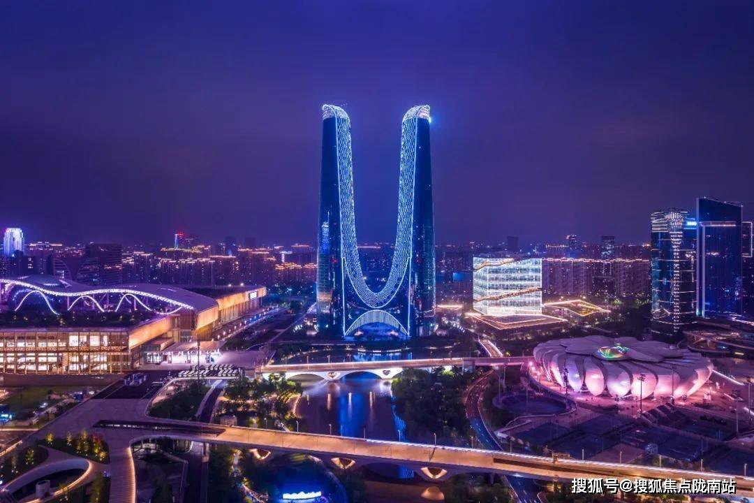 以钱江文化为韵,精心打造流光溢彩的钱江夜景,进一步提升杭州的城市