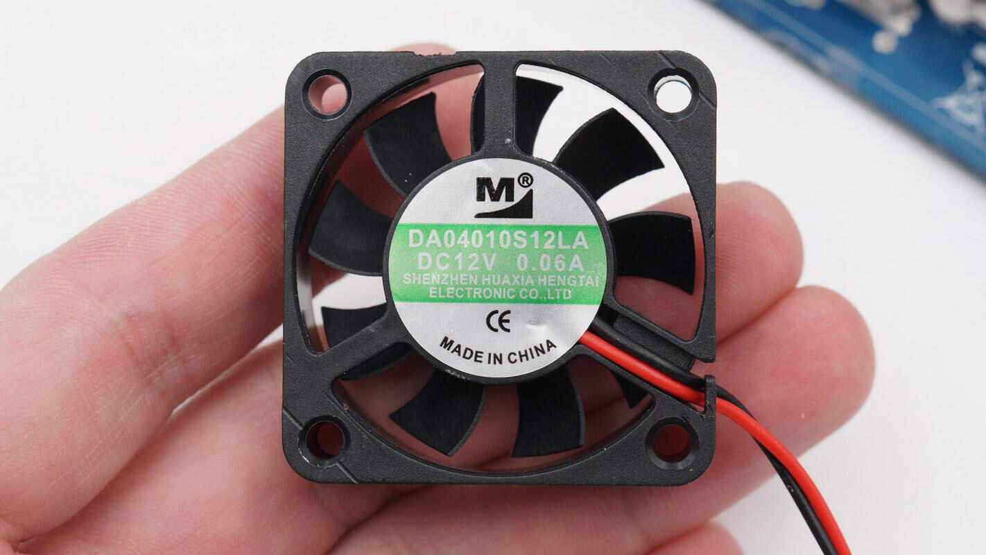 支持2200w逆变输出功率,百克龙e1500 lfp户外电源拆解_充电_功能_用户