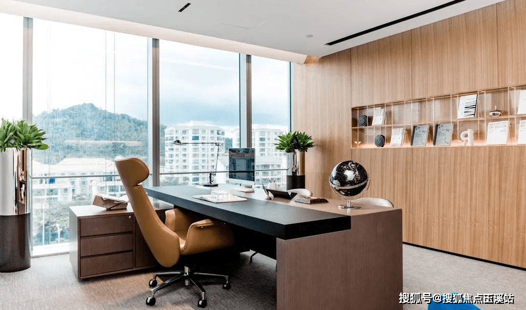 整个总经理办公室以简约设计为主,既凸显了环保简约的设计风格,又充满