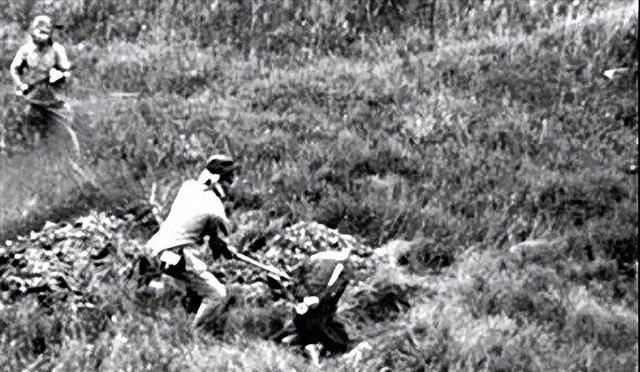 4名特务化装成八路,从一个小孩口中得到情报,结果害