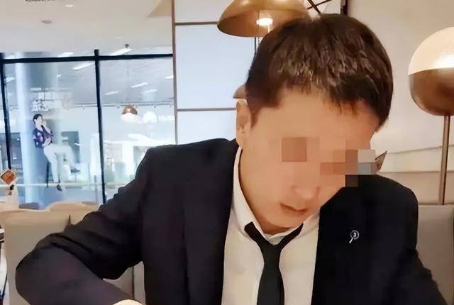 当时杨超宇还没有入学,医保在老家平遥,所以他回到老家,在父亲的陪伴