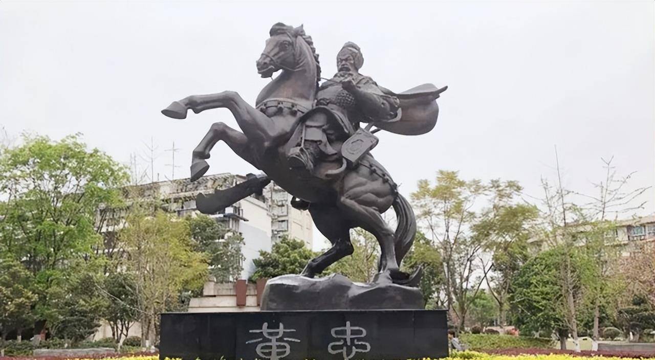 1825年成都农民挖出三国黄忠墓,因怕承担毁墓罪名,故意隐瞒不说_曹操