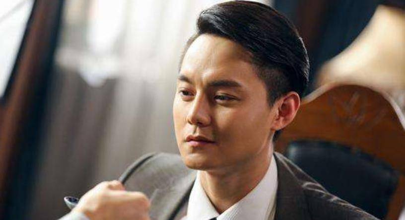 从歌手跨行当演员,当过郭京飞助理,三次合作沈腾走红_尹正_话剧_角色