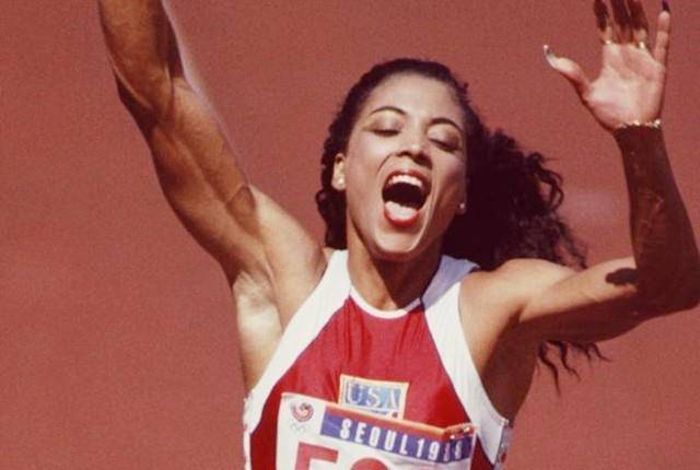 "花蝴蝶"乔伊娜:飞行药检前匆忙退役,死因真与禁药有关?