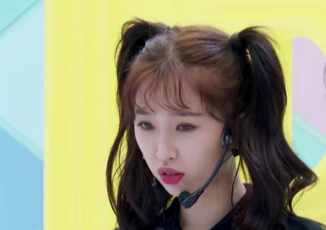 随手递给赵小棠,用wink诱惑室友帮忙_酸奶_动作_网友