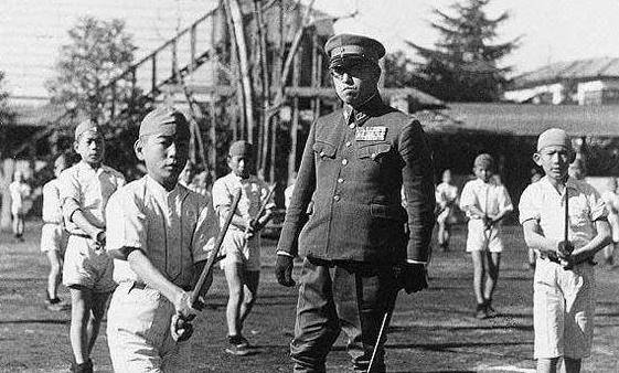 日军中队长会搞关系,只带翻译拜访游击队,队长好饭好菜招待_樊金堂