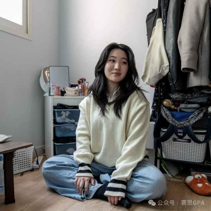 of dust particles, car exhaust and visible heat waves, my mind