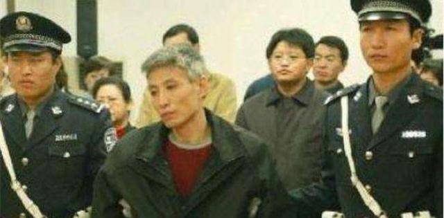 "教父"刘涌:与警察枪战,抽刘德华耳光,被捕时吞200颗安眠药_父母_儿子