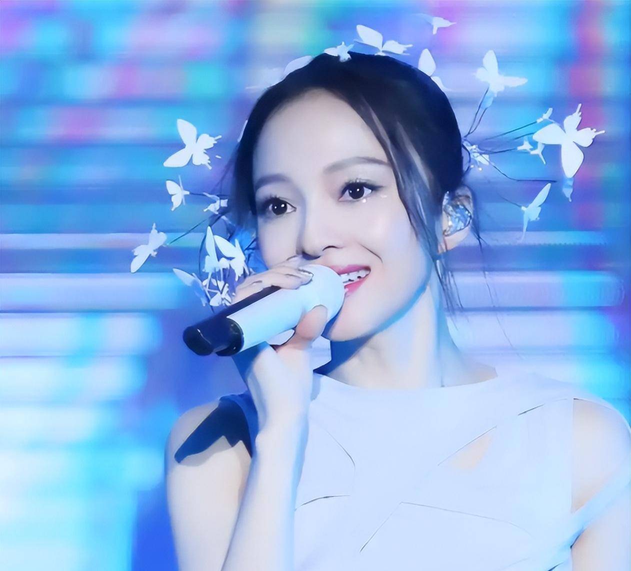 被亲妈卷走1个亿,遭闺蜜落井下石的张韶涵,蛰伏14年后苦尽甘来_父亲