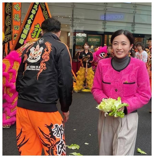 甘比新店醒狮,百万大红包派发,员工喜气洋洋_活动_支持者_女儿