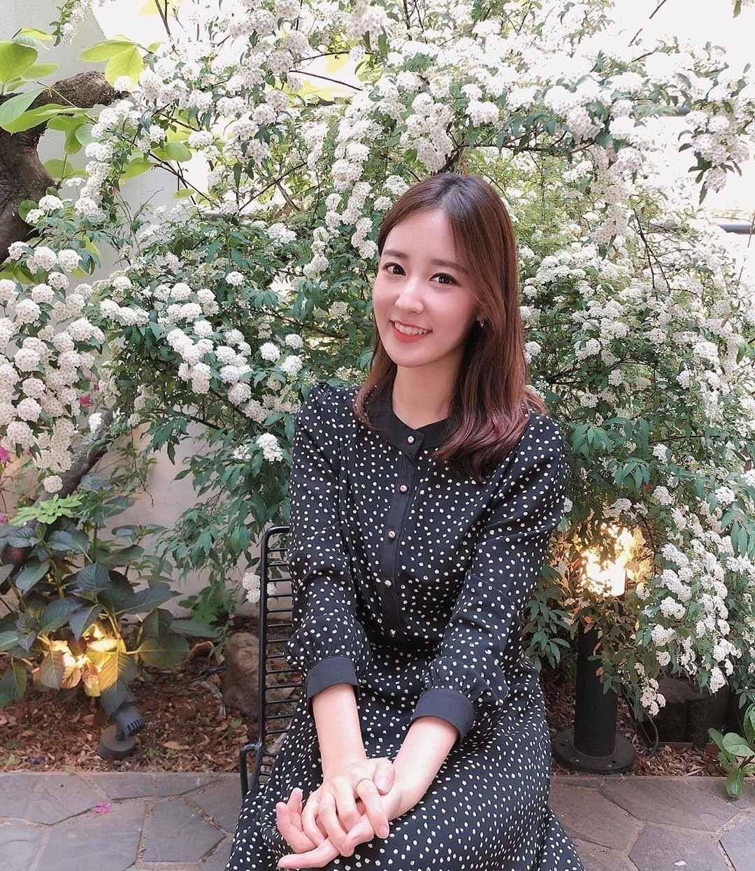 姐姐朴宥拉晒照,微隆小腹引猜测_裙子_显得_照片