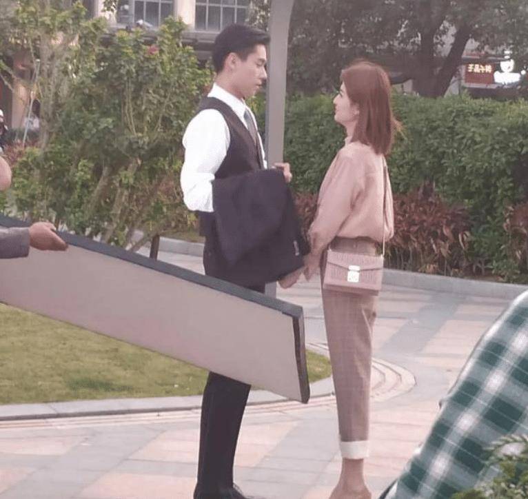 胡一天新剧路透照流出,看到和女主的身高差后,网友:太般配了!