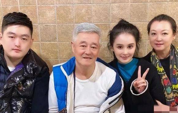 赵本山小外孙正脸照曝光,网友调侃:长相似姥爷,压岁钱有多少?