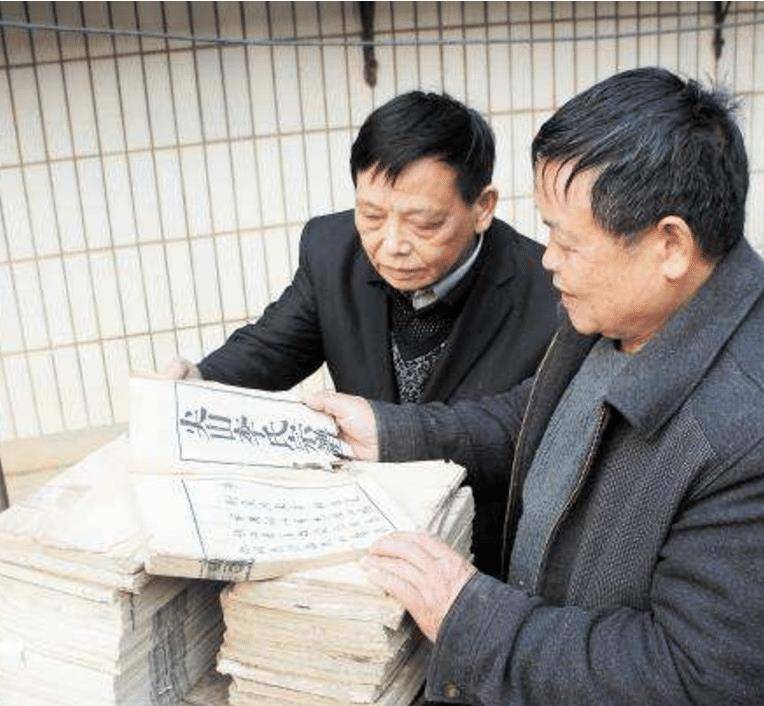 湖南6旬教师清理老宅,失传千年家谱重现,专家:你祖上大有来头_李克明