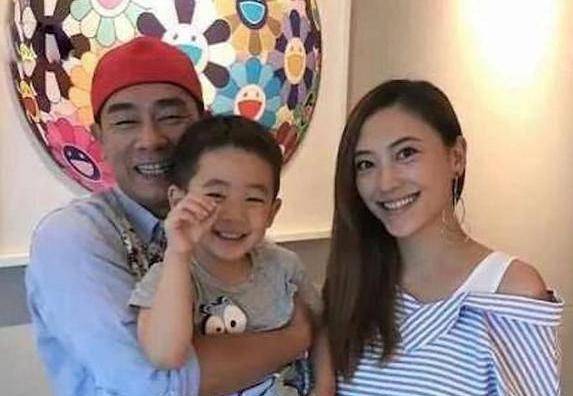 甘愿签"卖身契"嫁大16岁情场浪子的应采儿,却是向太心中遗憾_陈小春