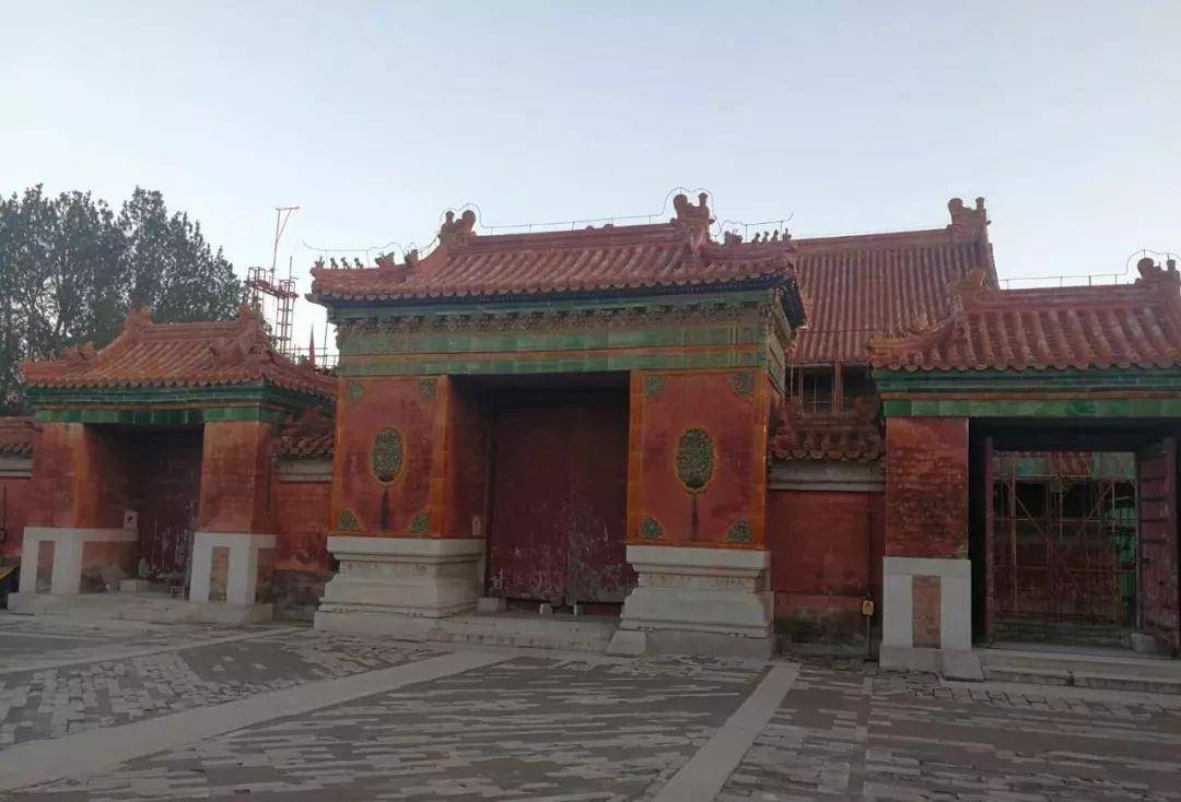 崇陵兴建旧照在宣统皇帝那道上谕可以得知光绪帝生前并未择选万年吉地