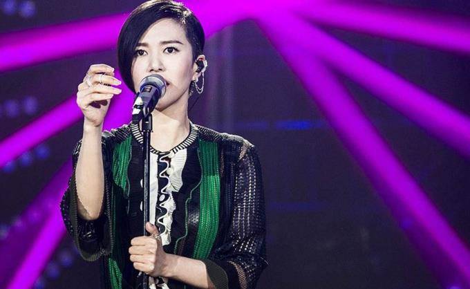 同是快乐女声出道,江映蓉还是选手,谭维维却逆袭成为导师_舞台_时候