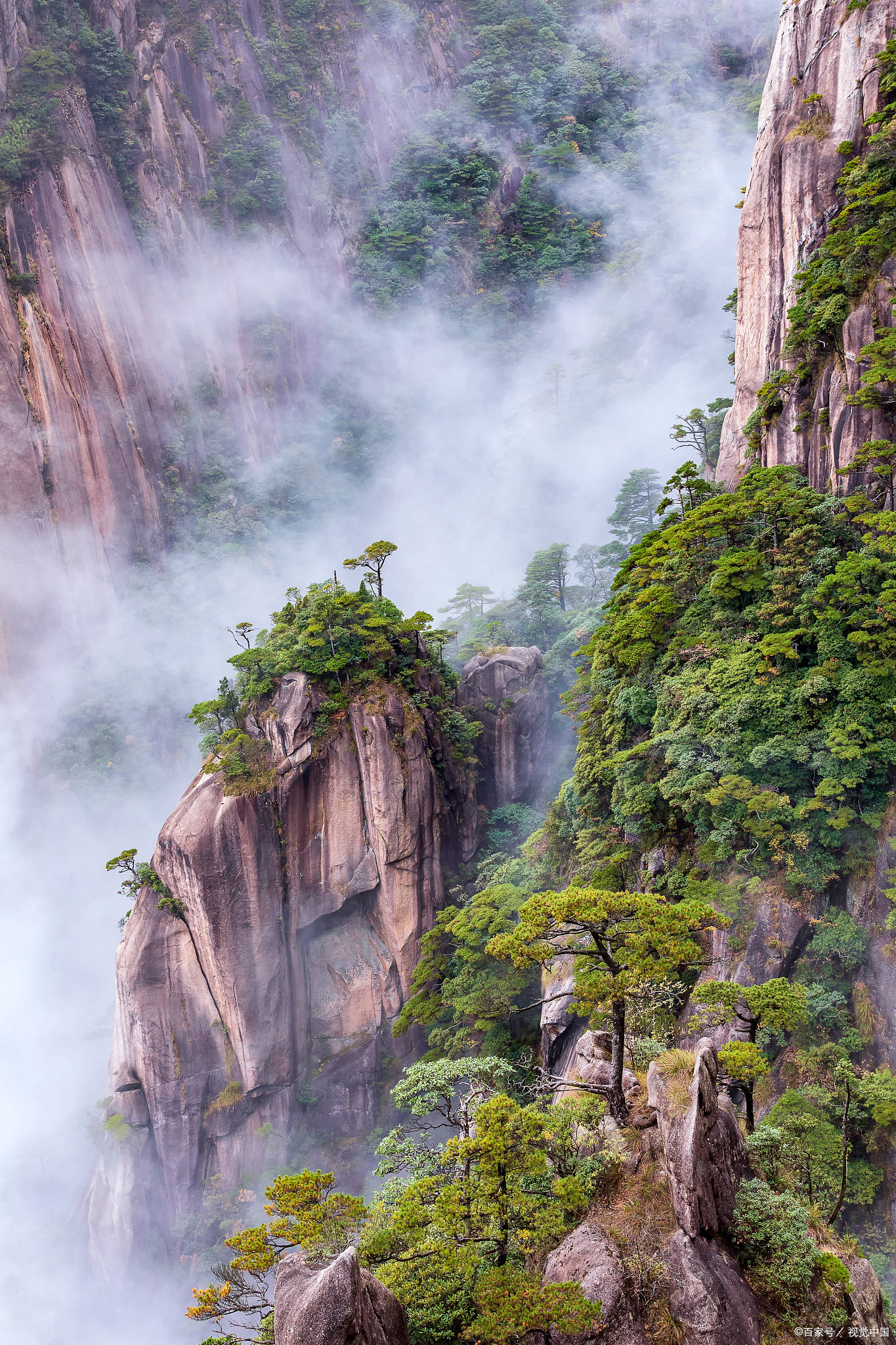 三清山,被誉为"天下第一奇峰",是中国著名的风景名胜区之一.