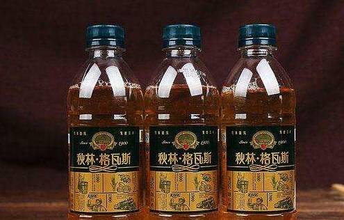 格瓦斯除了第一口的味道比较难适应之外,继续喝下去就会觉得很正常了