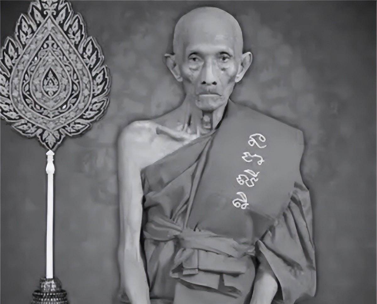 2017年,泰国一高僧去世,遗体存放100天_龙婆_寺庙_父母