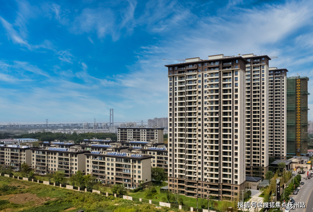 楼盘地址: 朱方路与金蚕路交汇处(美的城旁)开发