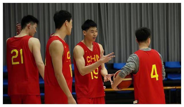 广东宏远重用前锋!胡明轩挑大梁,徐杰表现低迷._比赛_胜利_进攻