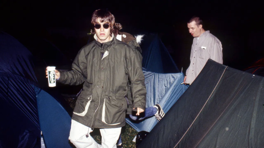 怪不得90年代,英国绿洲乐队的吉他手liam gallagher,能穿着派克大衣