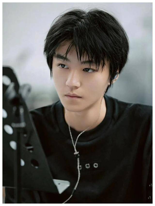 王俊凯演绎孟超,断桥征途,引发观众共鸣_生活_命运_黑暗