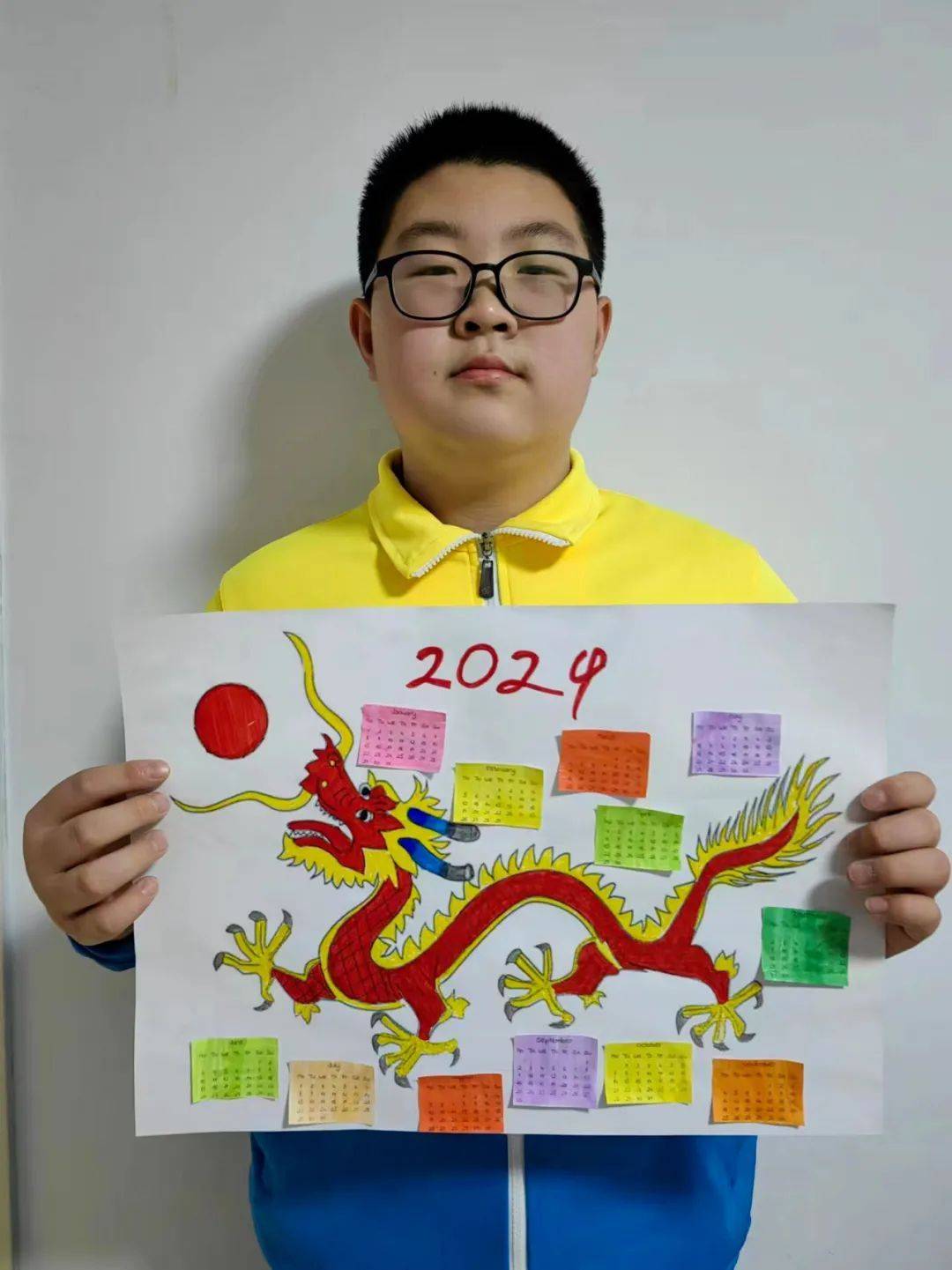 打开创意门 | 看启臻学子为假期生活画"龙"点睛!_日历_传统_文化