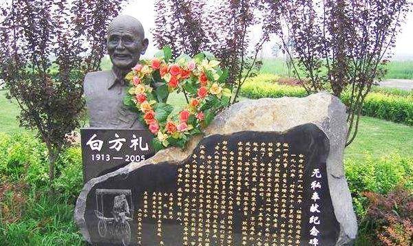 白方礼蹬三轮车20年,捐款35万,88岁时拿出500元表示:我干不动了_老人