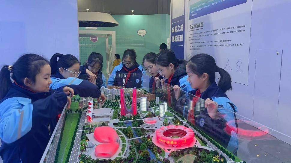 杭州市钱江新城实验学校703班星辰小队"点燃科技梦想之火 探索知识