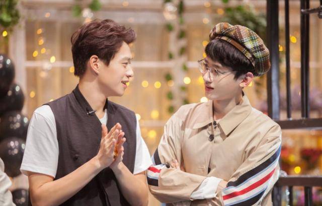 白敬亭的这波营销,愣是把自己整成了小丑_何炅_观众_关系