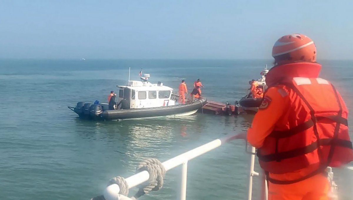 大陆海警外围压阵,渔政海监船直接进12海里线,台方军警一声不吭_台湾