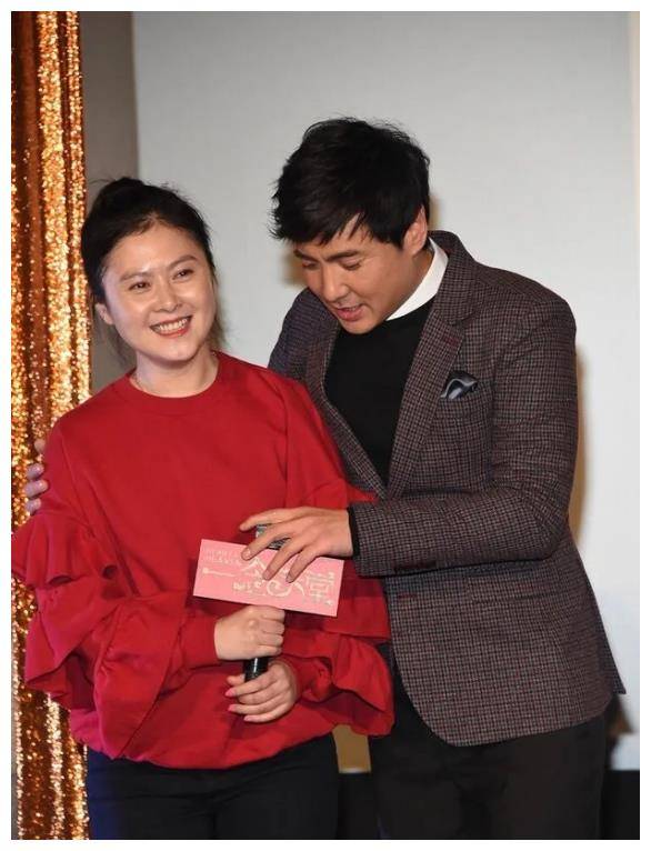 沈腾全家三人同框罕见,王琦惊艳亮相,恩爱如初!_爱情_家庭_儿子