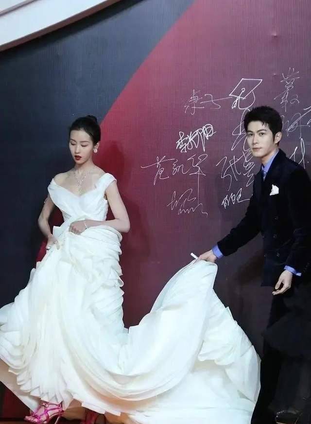 金鹰红毯沈腾骑自行车带不动贾玲!