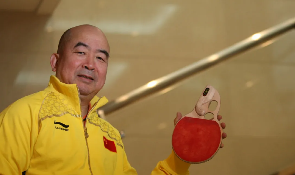 "乒坛名将"梁戈亮:让癌症母亲活到81岁,车祸后与妻子回国定居_乒乓球