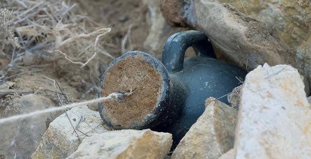 抗日神剧中的八路军离谱伙食,咖啡卷饼午餐肉,吃得