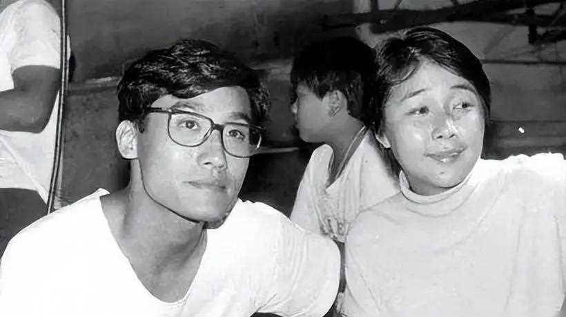 因一句我是中国人,梁家辉被封杀,沦落到街头摆摊!