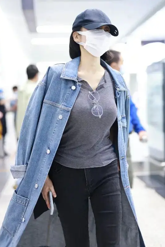 55岁许晴身材真丰腴!